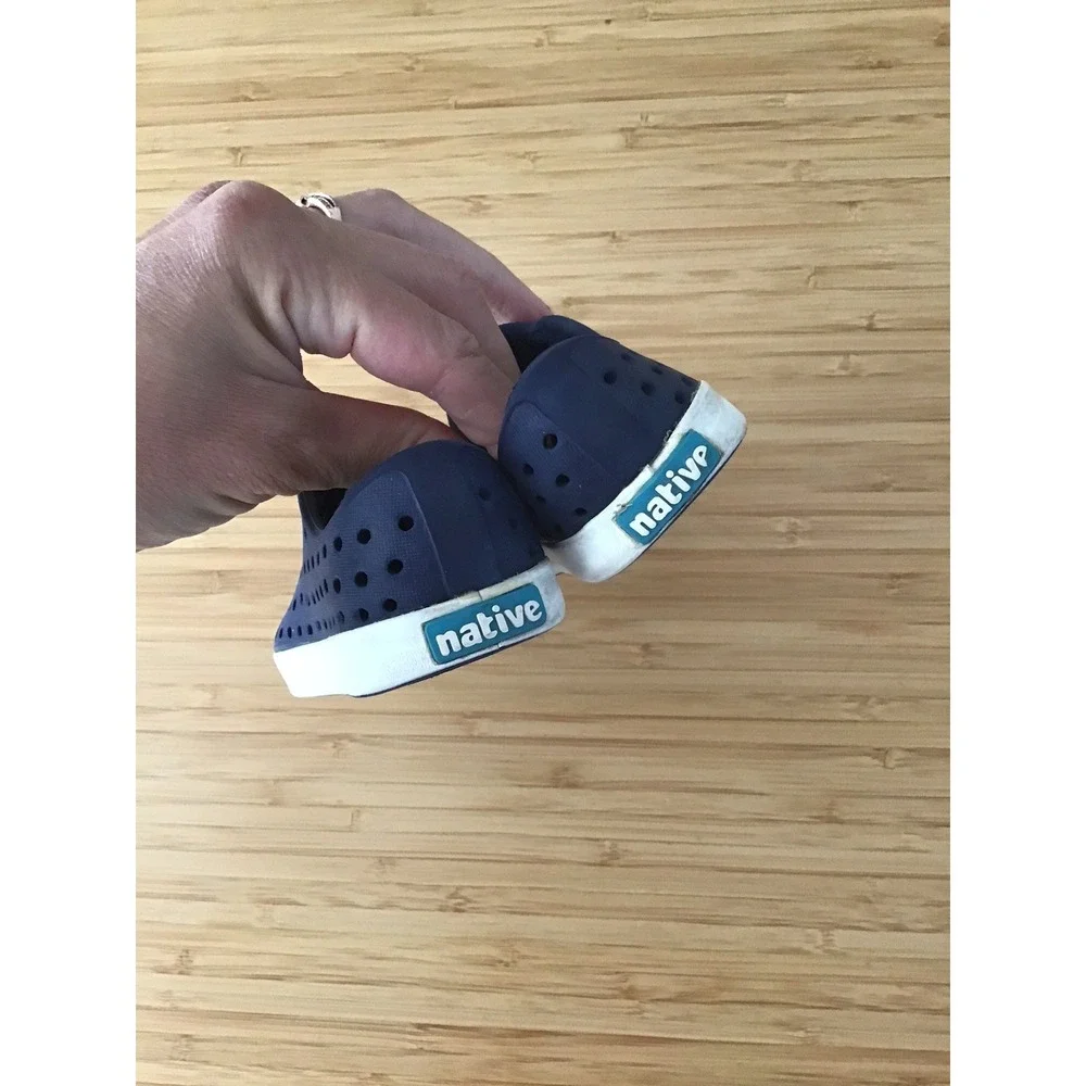 Native C6 toddler Jefferson shoes navy blue waterproof sandals